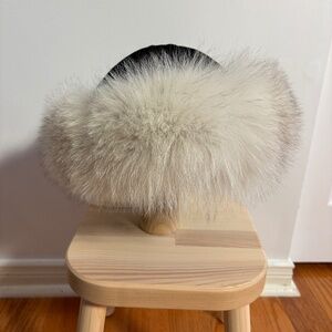 White/silver fur hat (58cm)